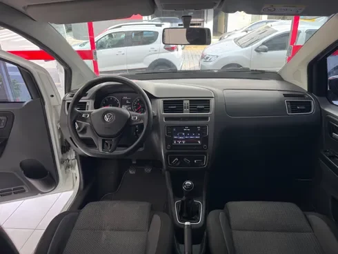 VW - VolksWagen Fox Connect 1.6 Flex 8V 5p Flex — foto 2 de 10