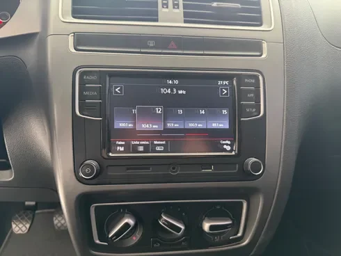 VW - VolksWagen Fox Connect 1.6 Flex 8V 5p Flex — foto 4 de 10