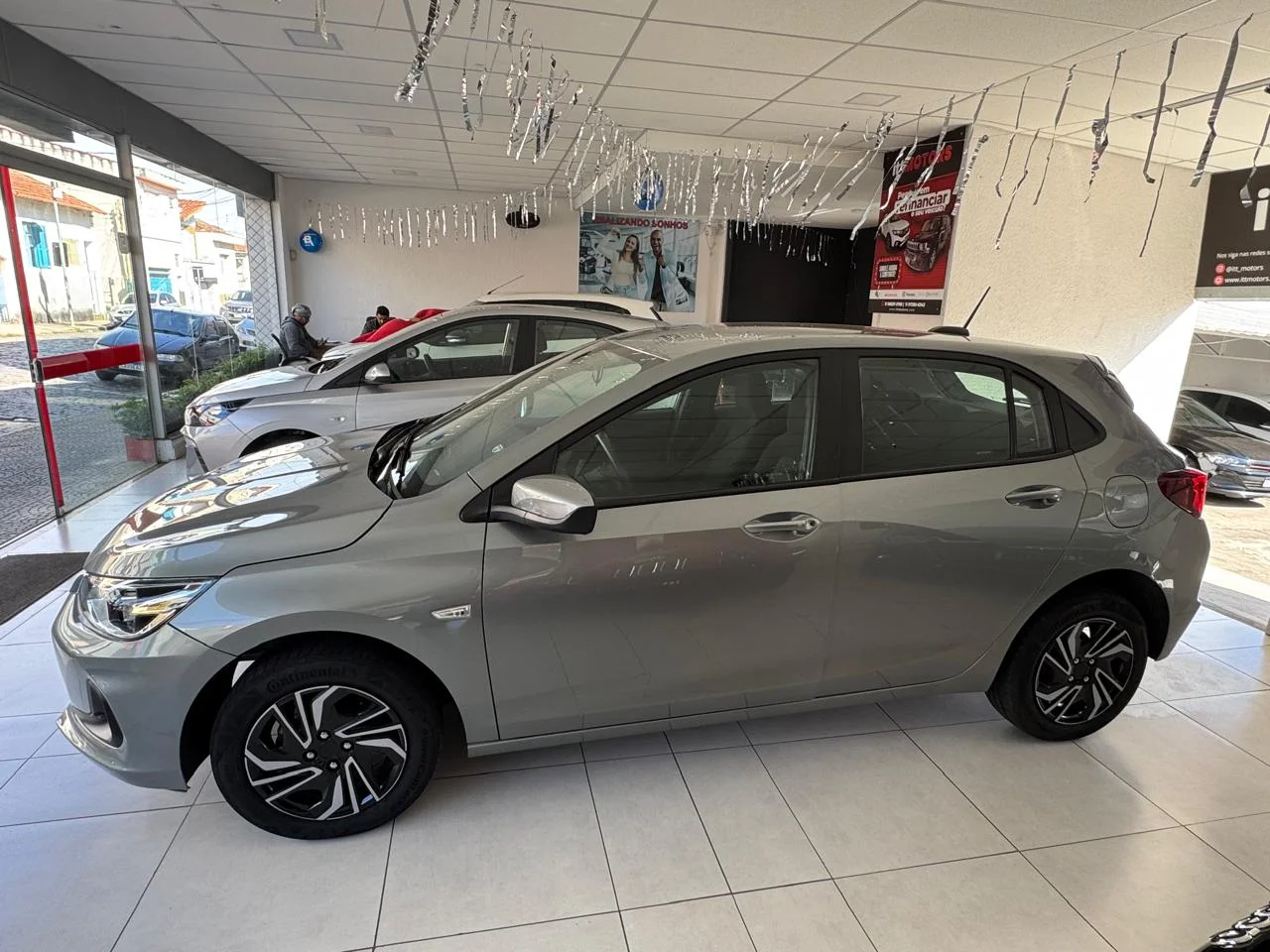 GM - Chevrolet ONIX HATCH LT 1.0 12V Flex 5p Mec. Flex — foto 4 de 9